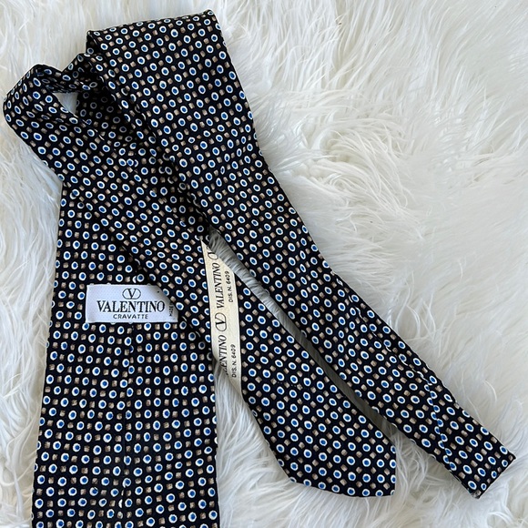 VALENTINO Polka Dot Luxury Tie 100% Silk - Picture 2 of 6